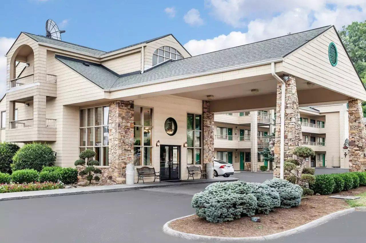 Quality Inn & Suites At Dollywood Lane Pigeon Forge Exterior foto