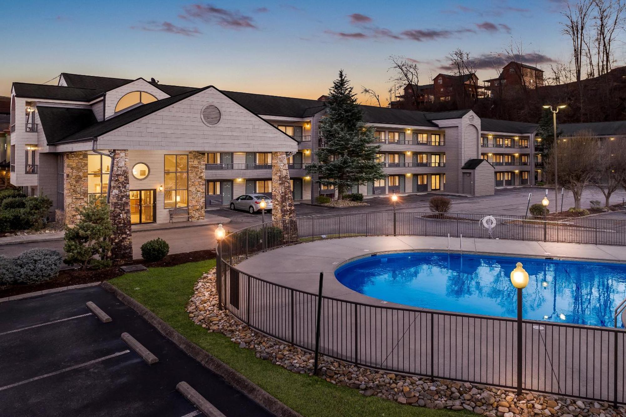 Quality Inn & Suites At Dollywood Lane Pigeon Forge Exterior foto